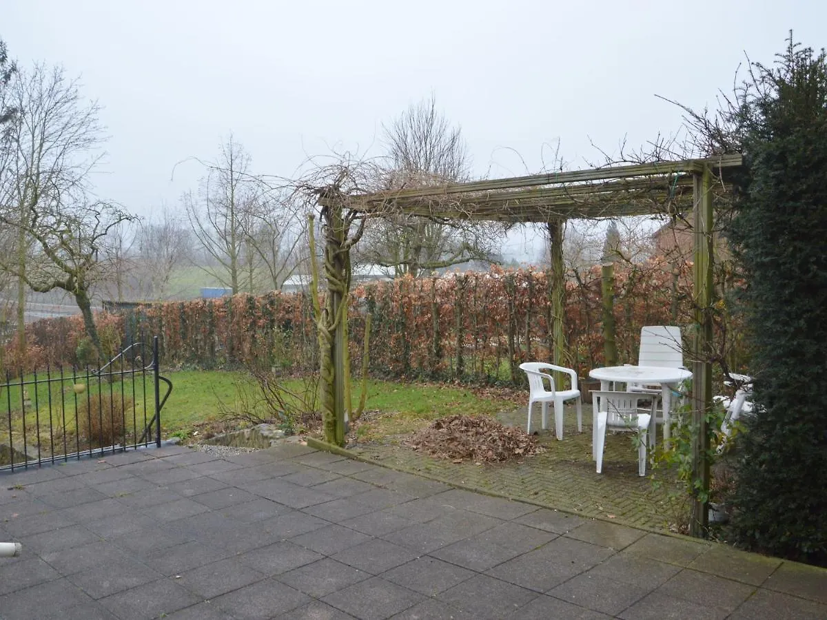 Charming Holiday Home With Garden In マルフラーテン