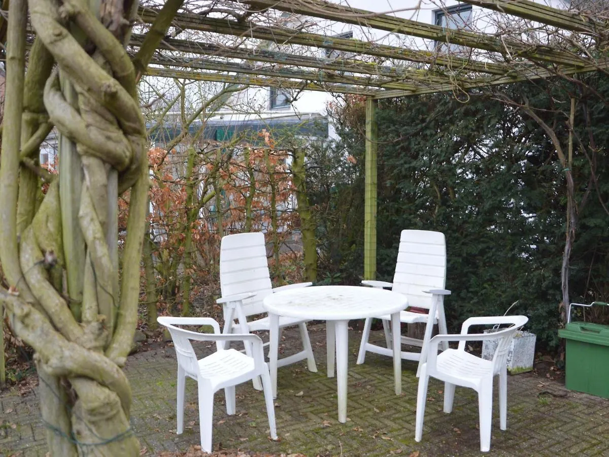 Charming Holiday Home With Garden In マルフラーテン オランダ